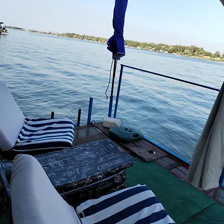 Apartment A Raft On The Sava River